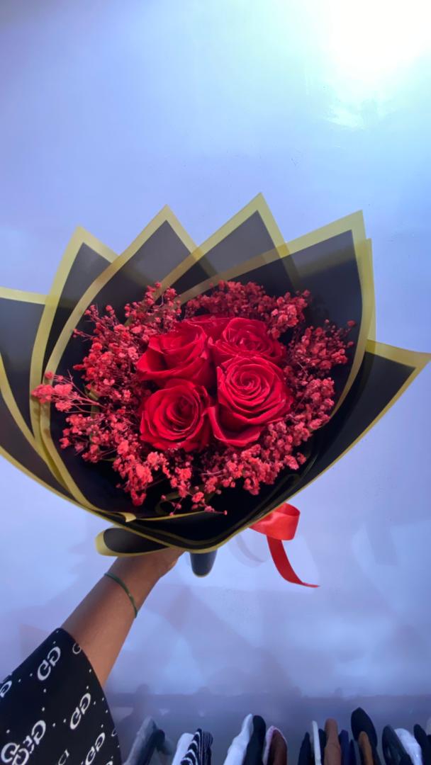 Luxury red roses in black and gold wrapping Valentine's Day gift delivery Abuja Lagos Nigeria FOA_gifts