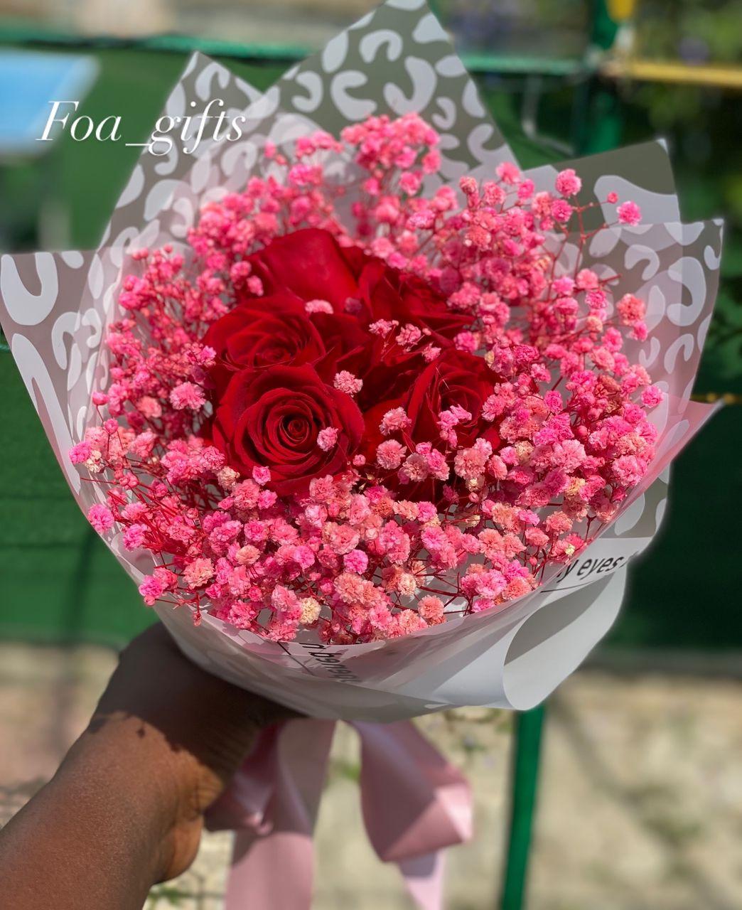 Red and pink bouquet from the FOA collection